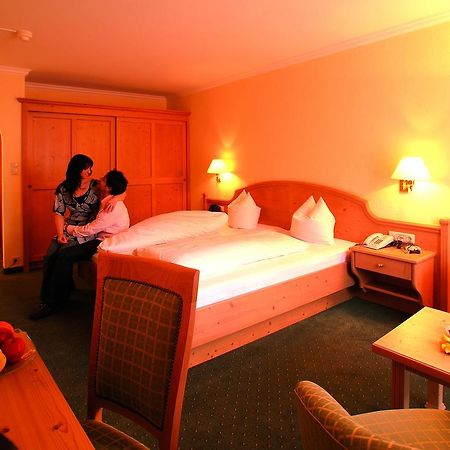 Hotel Goldenes Kreuz Танхайм Екстериор снимка