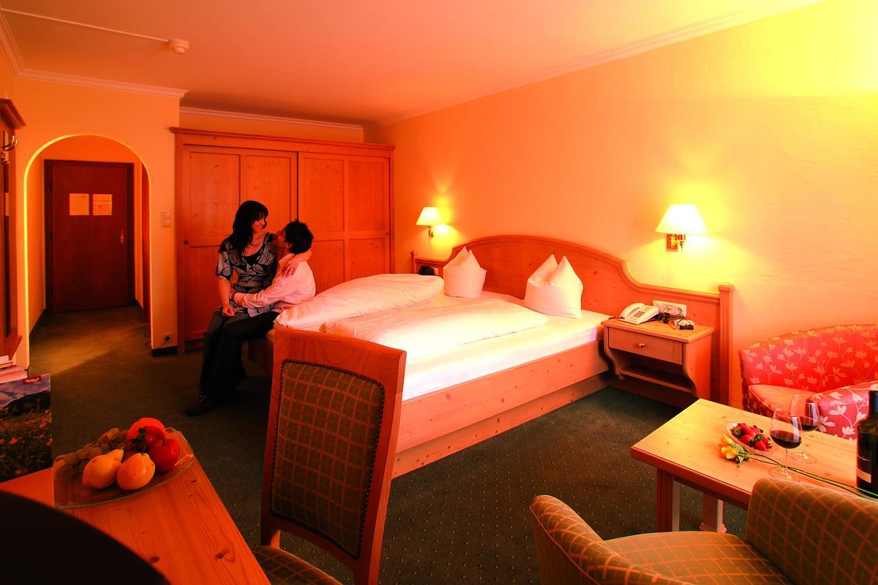 Hotel Goldenes Kreuz Танхайм Екстериор снимка