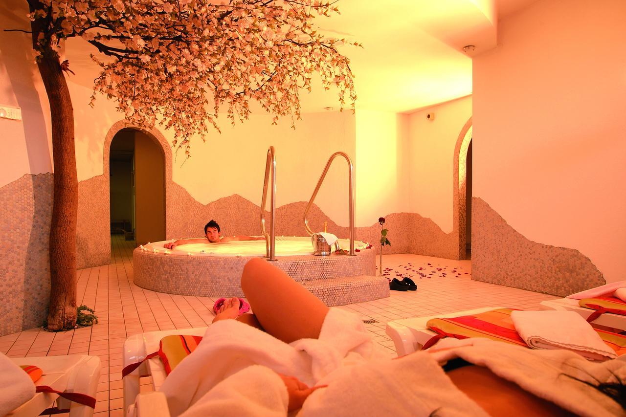 Hotel Goldenes Kreuz Танхайм Екстериор снимка