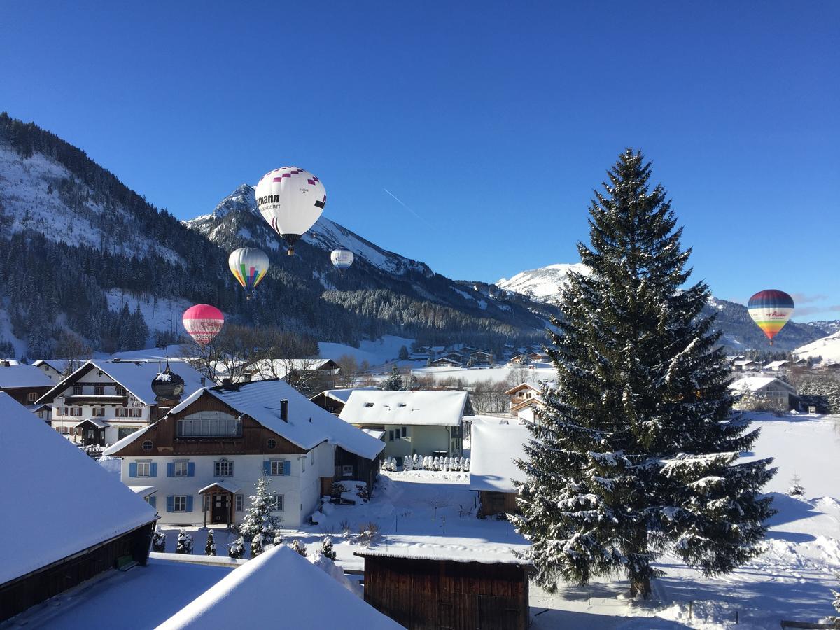 Hotel Goldenes Kreuz Танхайм Екстериор снимка