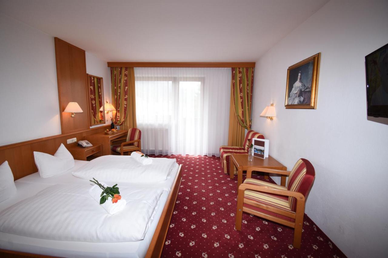 Hotel Goldenes Kreuz Танхайм Екстериор снимка